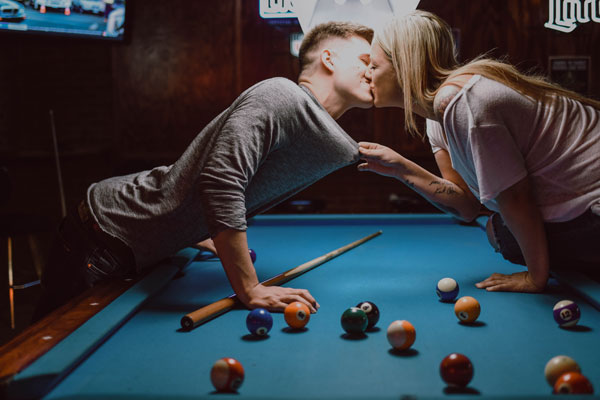 pool table kiss